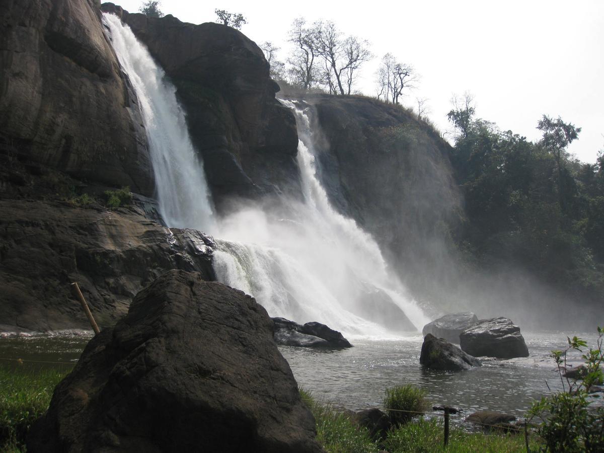 Magic Land Resorts Athirapally Irinjalakuda Exteriör bild