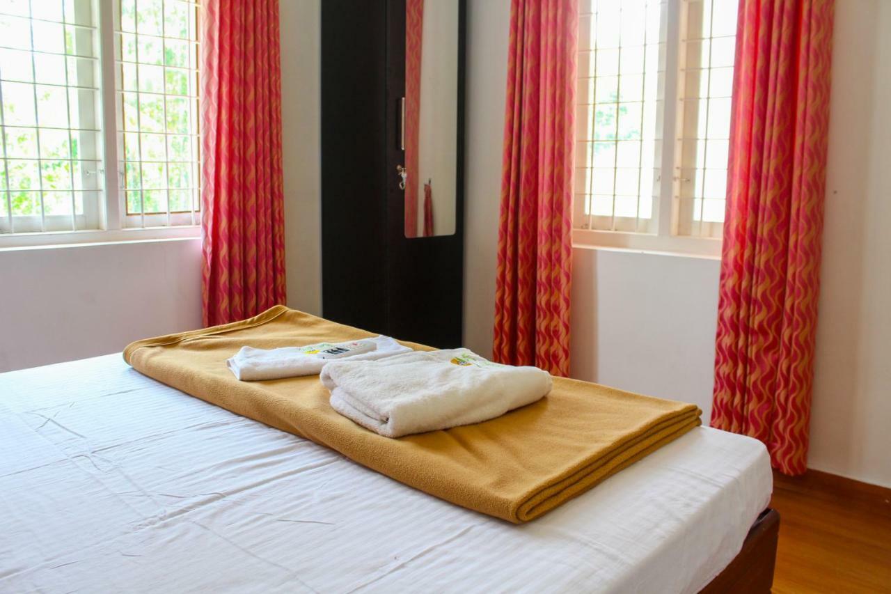 Magic Land Resorts Athirapally Irinjalakuda Exteriör bild