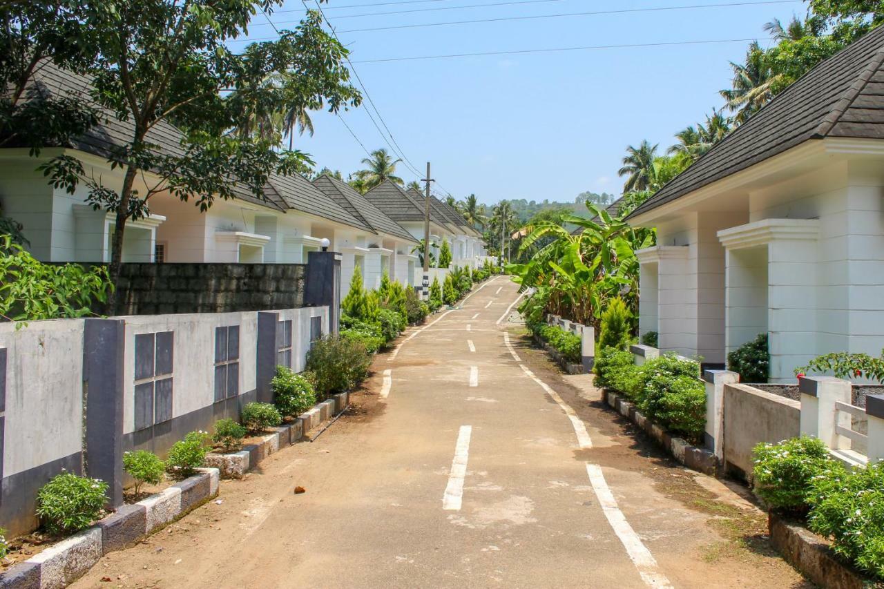 Magic Land Resorts Athirapally Irinjalakuda Exteriör bild