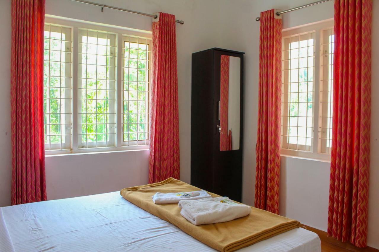 Magic Land Resorts Athirapally Irinjalakuda Exteriör bild